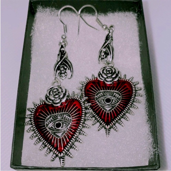 ❤️🦇NEW Boutique Halloween Earrings Silver Tone & Red Hearts Bats Evil Eye🦇❤️ - Picture 3 of 4